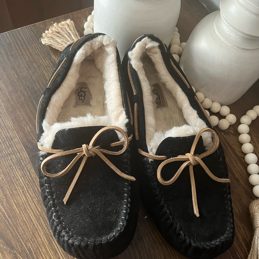 Ugg Dakota black slippers